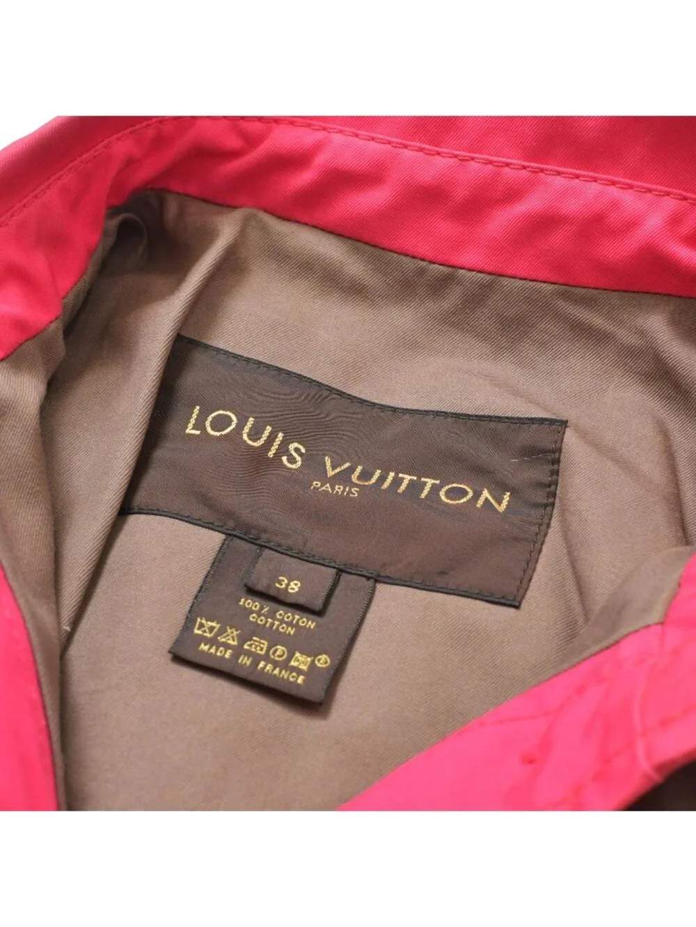 Louis Vuitton scuffs collar